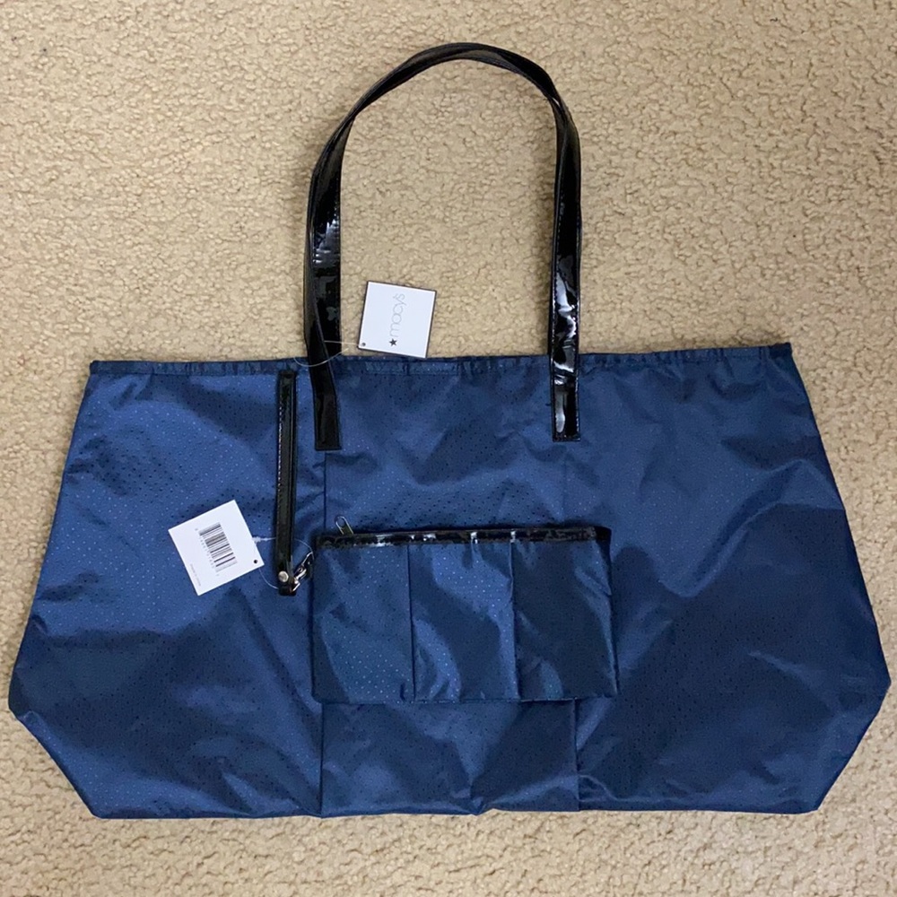 Macy’s Navy Large Tote Bag with wristlet BRAND NEW